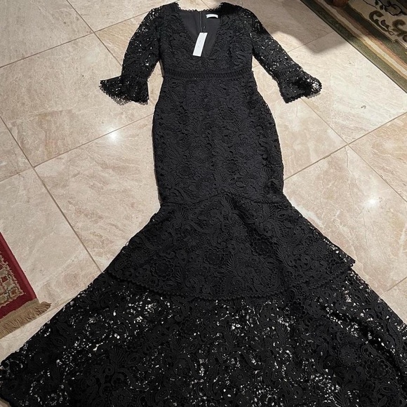Monique Lhuillier Dresses & Skirts - Monique Lhuillier Three Quarter Sleeve Lace Trumpet Gown Black
